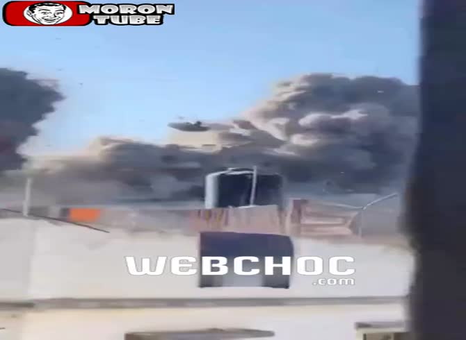 Video :Israel bombing a building